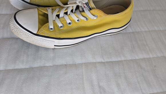 Converse Chuck Taylor All Star Low Top Lemon Yellow Sneaker Men's 7 Women's 9 - Picture 2 of 7